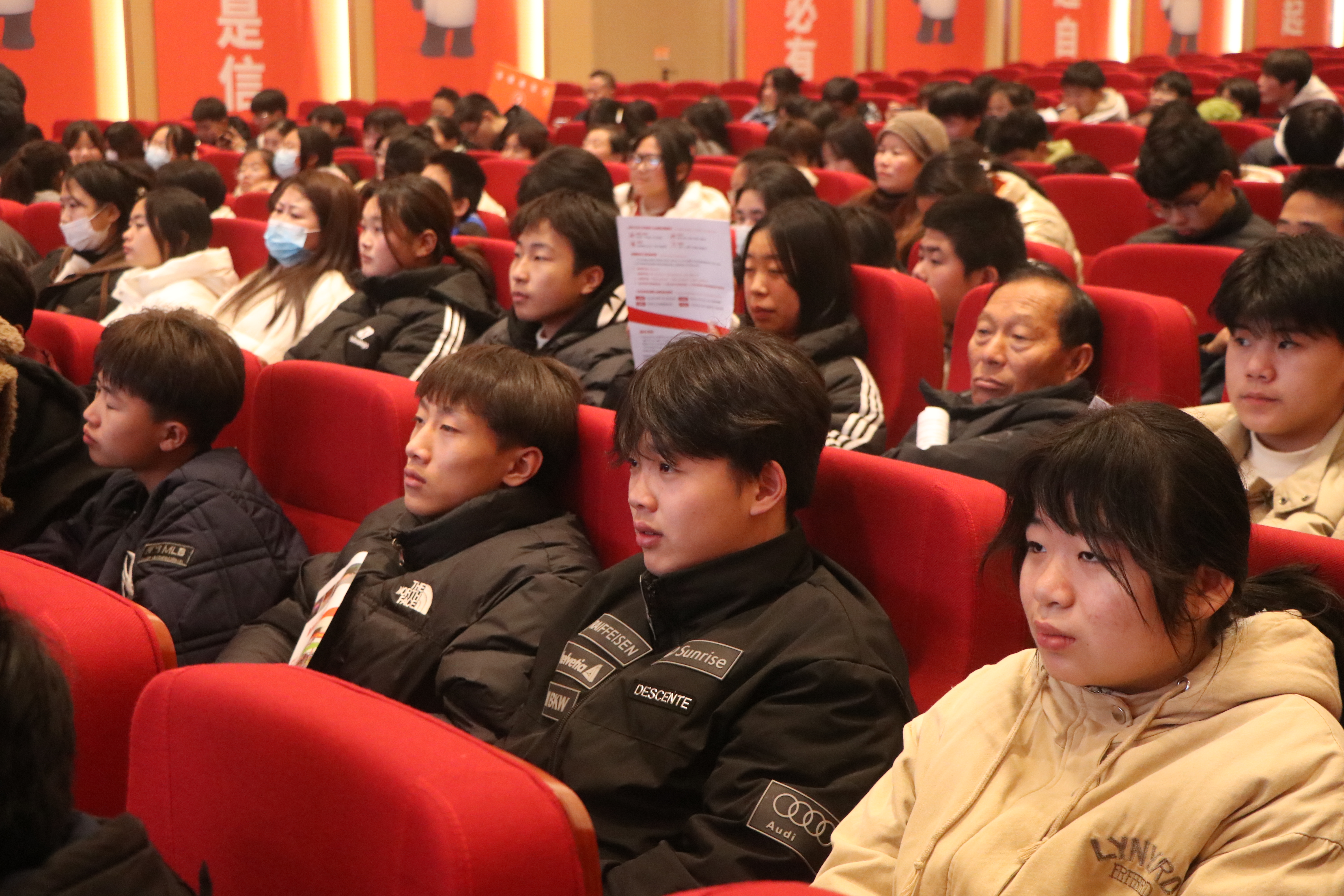 叶倩文进行党支部调研并宣讲党的二十届四中全会精神