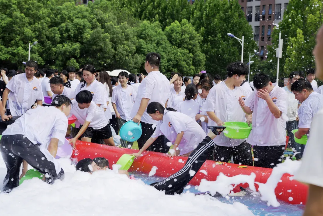 安徽新东方开学季：萌新集结“乐翻天”，解锁校园新生活