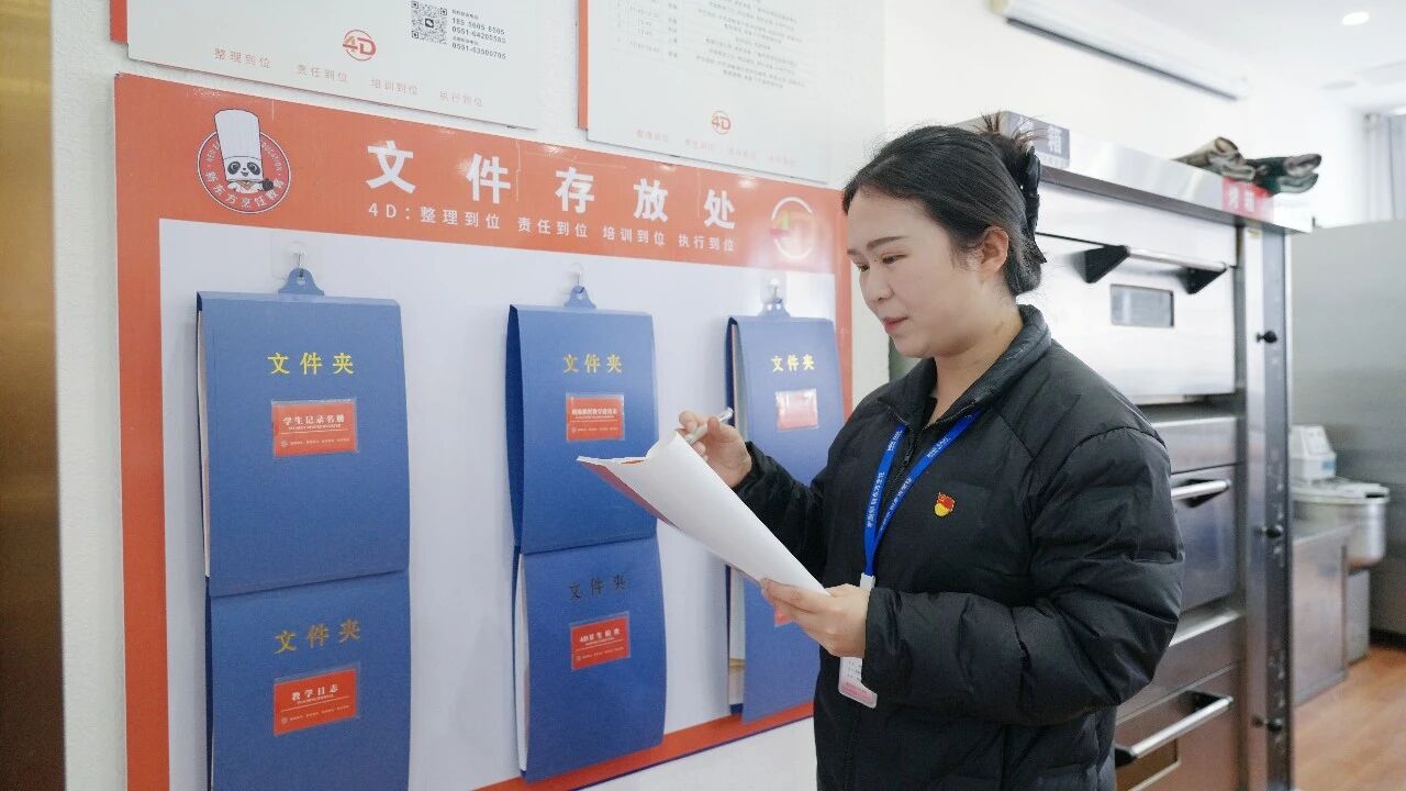 党员初心映讲台 雷锋精神润桃李 —— 记安徽新东方党员故事