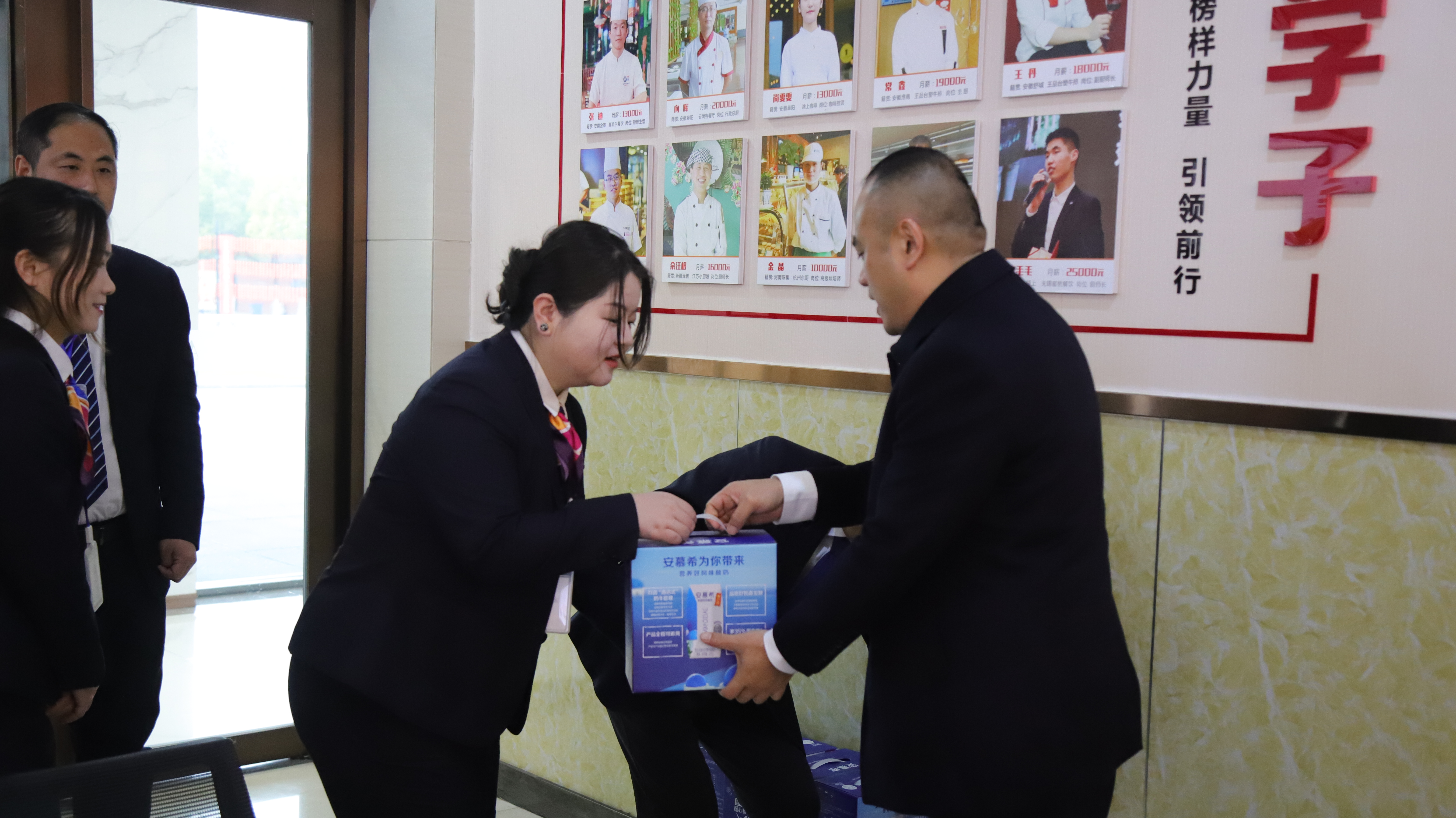 礼赠暖心，致敬芳华｜安徽新东方为女职工送上慰问关怀